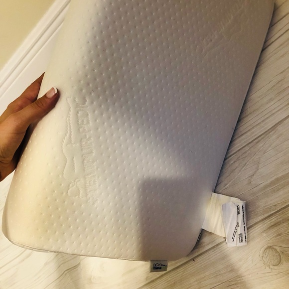 Tempur Pedic pillow - Picture 2 of 7